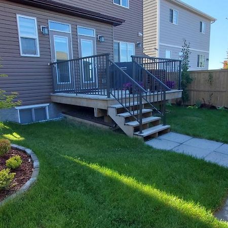 Delightful 1-Bedroom Private Suite In A New Home YYC Exterior foto