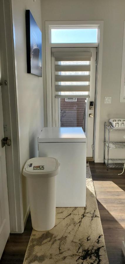 Delightful 1-Bedroom Private Suite In A New Home YYC Exterior foto