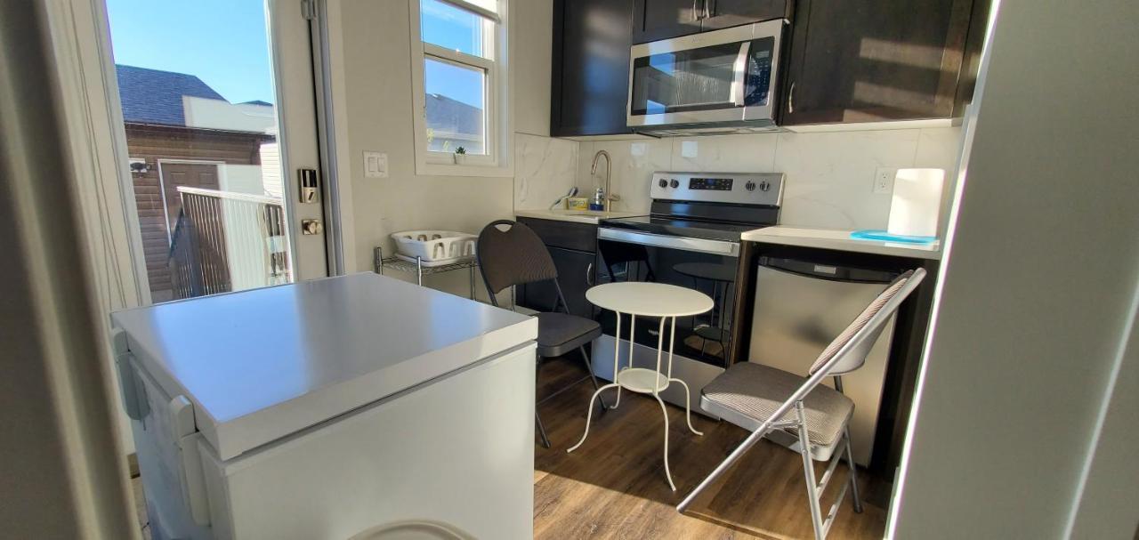 Delightful 1-Bedroom Private Suite In A New Home YYC Exterior foto